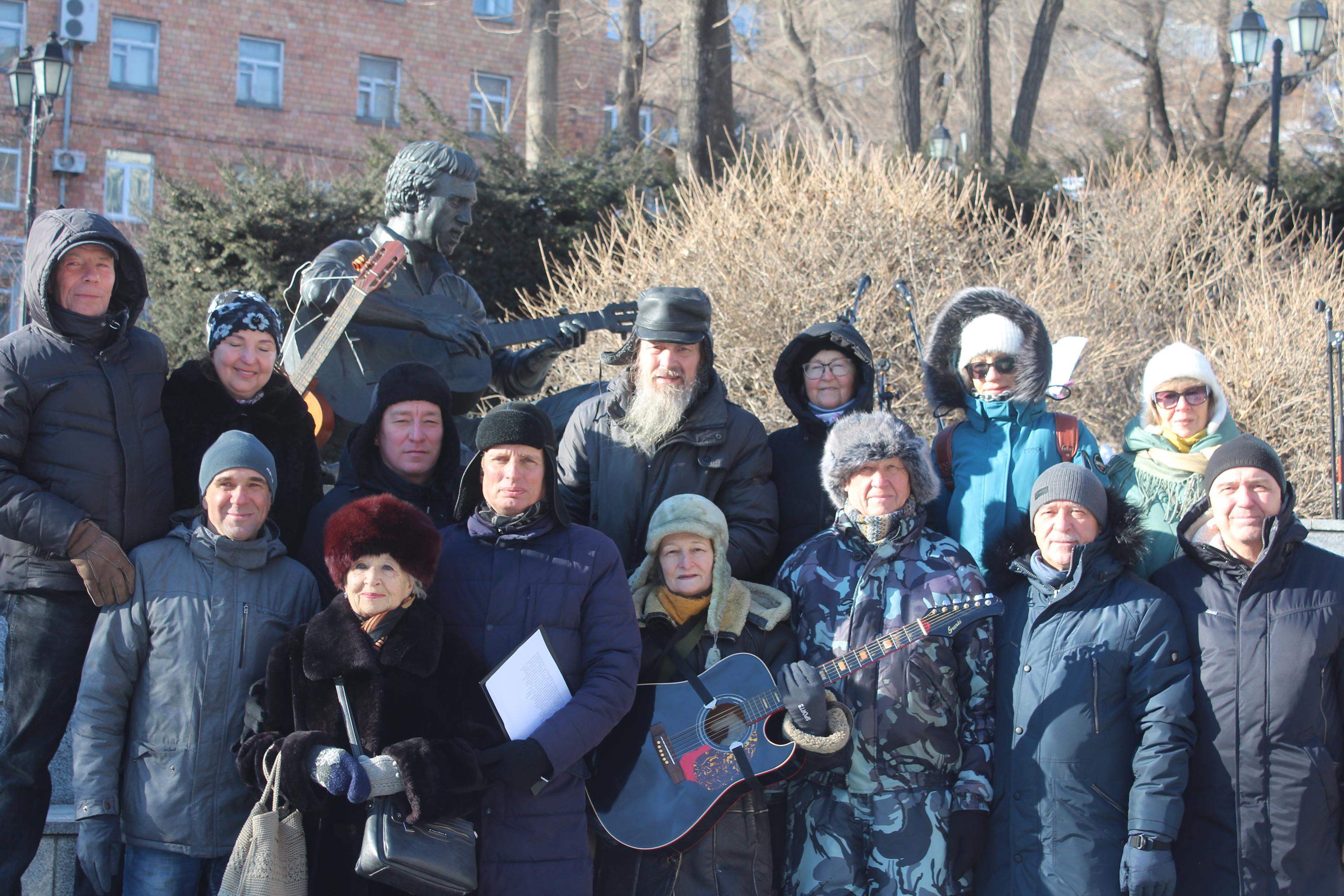 Памятник Владимиру Высоцкому во Владивостоке Памятник Владимиру Высоцкому